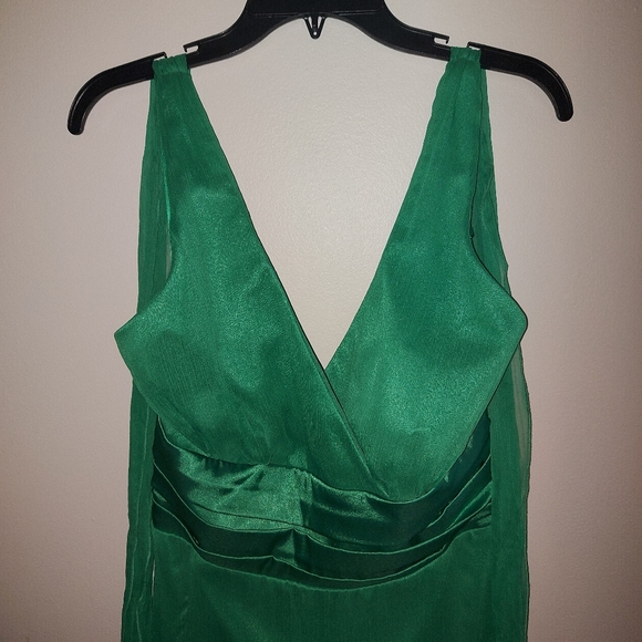 NWT Le Chateau Green Chiffon Dress - Picture 3 of 13